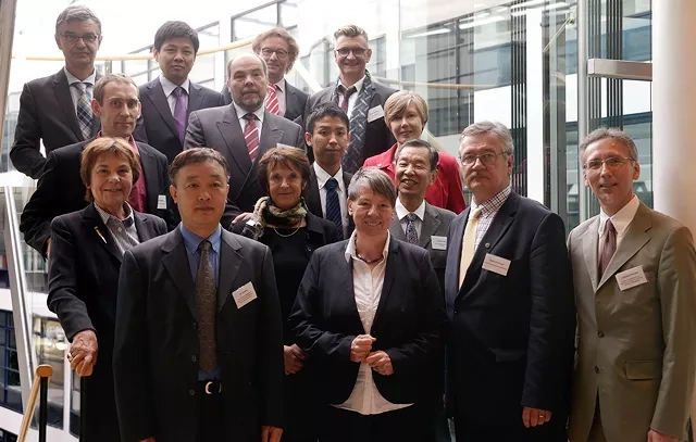 Gruppe von Personen aus der Kooperation Österreich, Japan und China